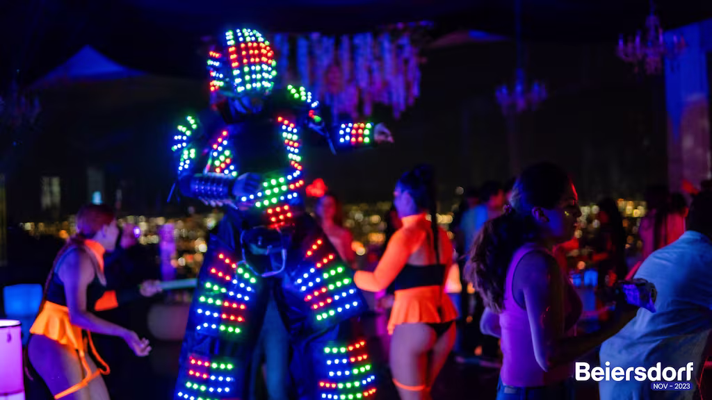 Ambientación y entretenimiento de fiesta de fin de año empresarial