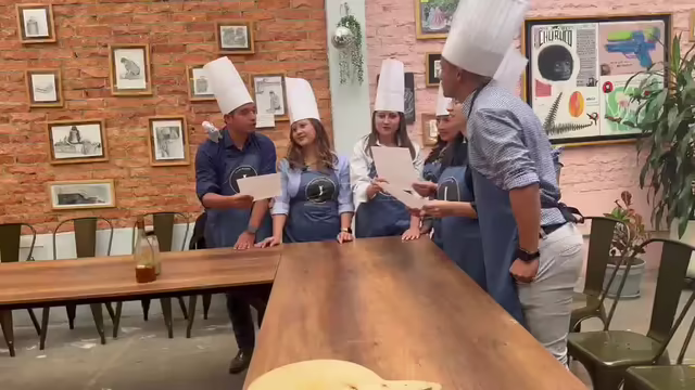 Video de un taller de pizza para team building empresarial en Bogotá